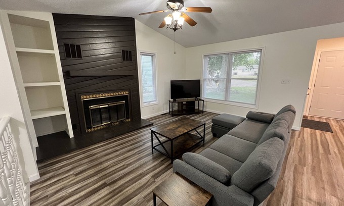 Coralville Casa | Spacious and Bright 3 Bedroom, 2 Bath Townhome Conveniently Located!
