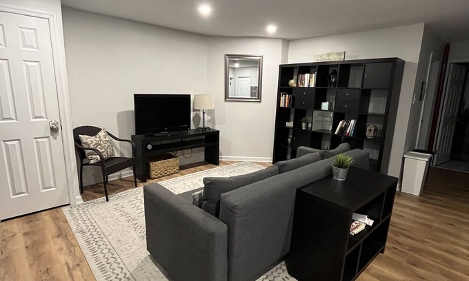 Trinidad Apartamento | Spacious and bright 1bd English basement near Capitol w/free street parking
