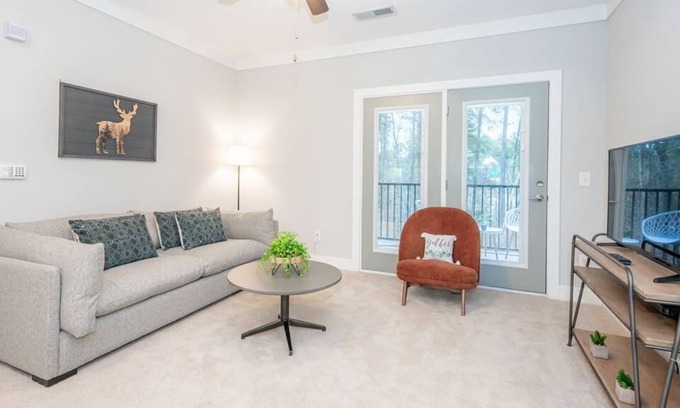 Morrisville Apartamento | Spacious and Comfy 1BR Gym, Pool+Balcony