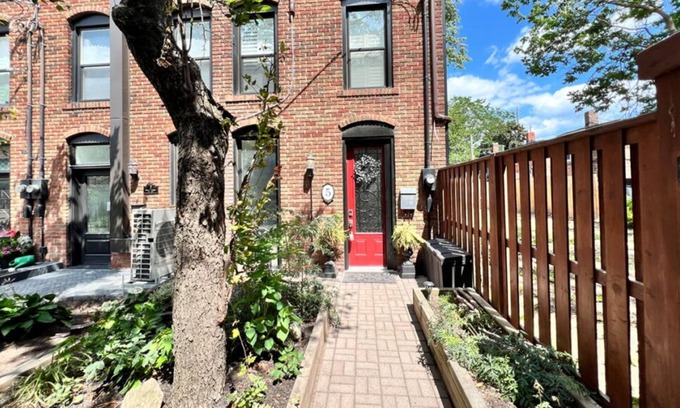 Riverside Casa | Spacious and Cozy 3-Bed, 2-Bath Residence in Toronto, ON