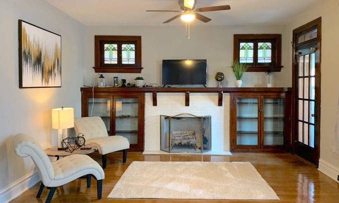 St. Louis Casa | Spacious and Cozy Home in a Great Area Next to Parks and Close Downtown!