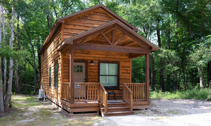 Livingston Cabina | Spacious and cozy, perfect for a family vacation, Two Creeks Crossing Resort