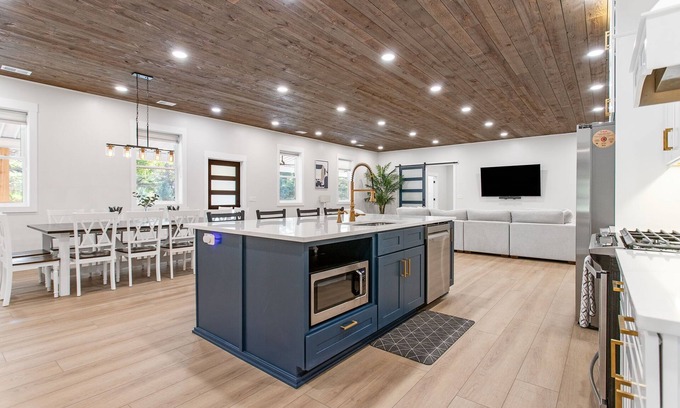 Muskegon Casa | Spacious and elegant barndominium in Howard City.