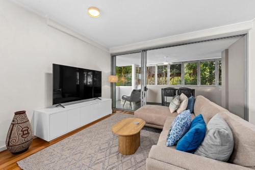 Teneriffe Apartamento | Spacious and Leafy with Pool and Parking - Walk to River