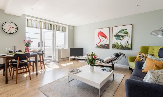 Montpelier Apartamento | Spacious and luxe two king bedroom sea-view apt
