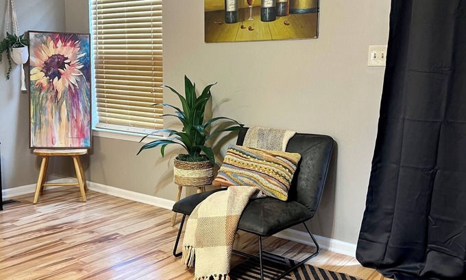 Middletown Casa | Spacious and luxurious 3 bed/1.5 bath townhome with free parking, sleeps 6