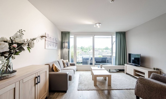 Merenwijk Apartamento | Amplio y lujoso apartamento en el primer piso con balcón en Kaag (13).