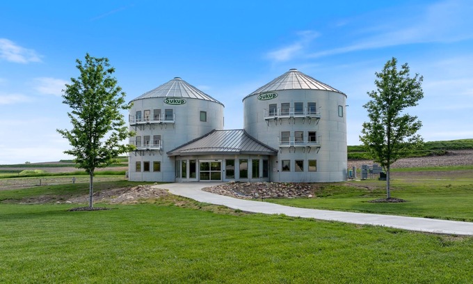 Pottawattamie County Otro | Spacious and modern guestrooms located a short drive from Omaha/Council Bluffs