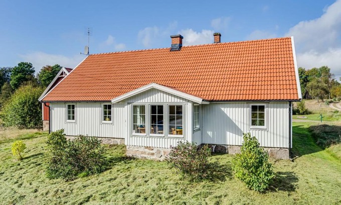 Knared Casa | Spacious and newly renovated farmhouse with indoor pool