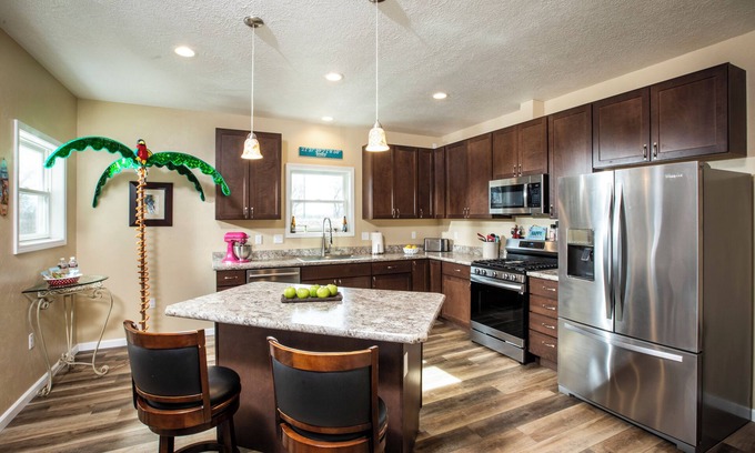 Vandalia Casa | Spacious and quiet 2 bedroom home at the End of the Road, near Hospital/Downtown