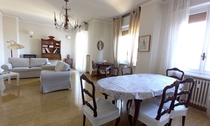 Parma City Centre Apartamento | centro de la ciudad espaciosa y tranquila.