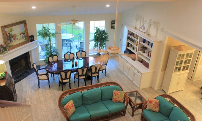Taylor Lake Village Casa | Spacious and relaxing 4-bedroom Coastal House