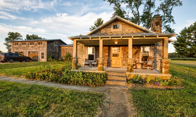Orleans Casa | Spacious and restful rural retreat house for families and groups.