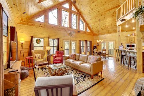 Maysville Casa | Spacious and Secluded Cabin 25 Mi to Bentonville!