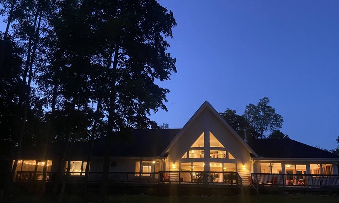 Aitkin Casa | Spacious and Serene Lakeside Home Sleeps 10