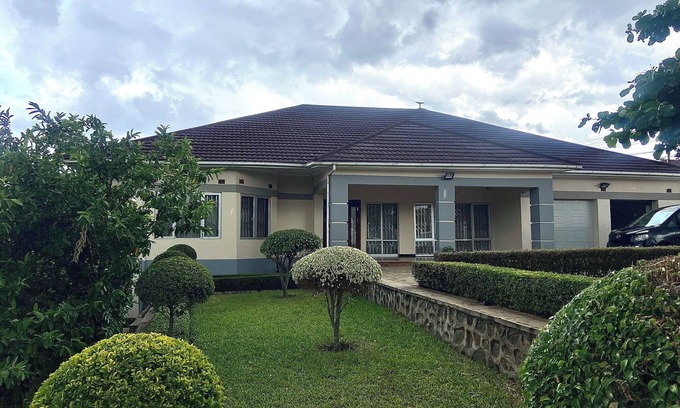 Blantyre Casa | Spacious and staffed 4-bedroom house with WiFi and AC in Blantyre