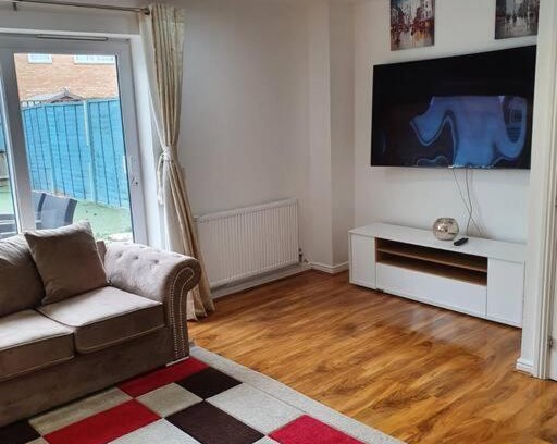 West Thurrock Casa | Spacious and Tastefully Decorated Town House In Lakeside West Thurrock Grays