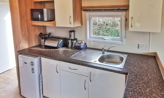 Llanllwchaiarn Casa | 3 bedroom accommodation in Cross Inn, Nr New Quay