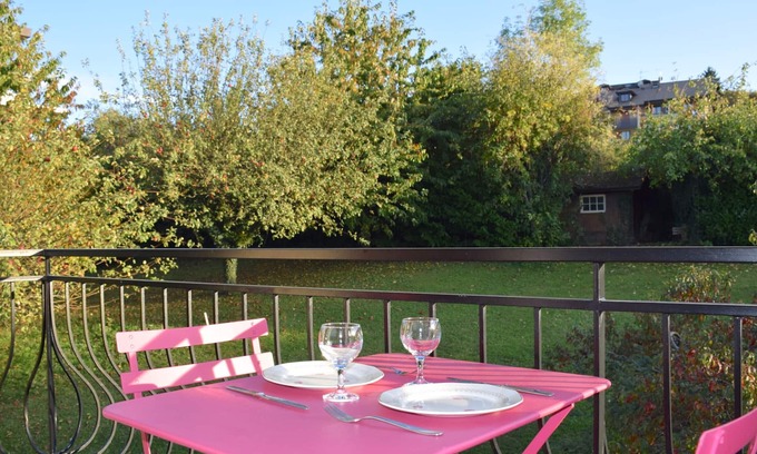 Evian-les-Bains Apartamento | Amplio apartamento para 6 con wifi, mascotas permitidas y parking en Évian