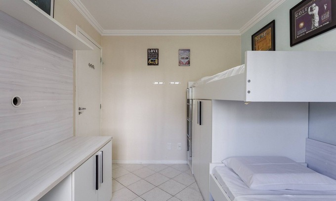Jurere Apartamento | Spacious Apartment With Pool in Jurere Chr025