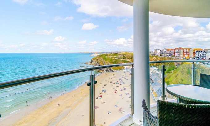 Newquay City Centre Apartamento | Spacious apartment, breathtaking sea views, private secure parking.
