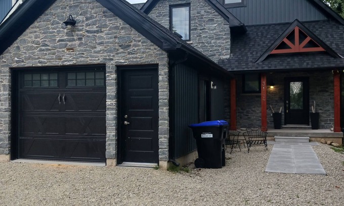 Wasaga Beach Apartamento | Spacious Apartment, 4 minute walk to Beach!