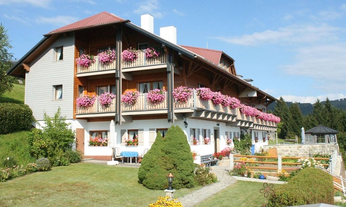 Neureichenau Casa | amplio apartamento para 4 personas con balcón y vista panorámica