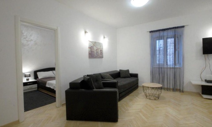 Old Town Apartamento | Spacious Apartment Erol