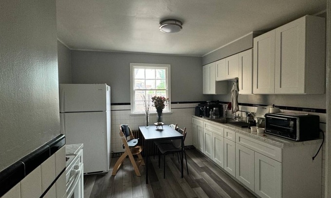 Homestead Apartamento | Spacious apartment for traveling professionals or group vacations