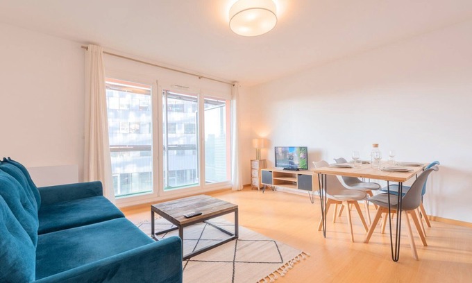 Saint-Maurice Pellevoisin Apartamento | Spacious apartment with parking and balcony!