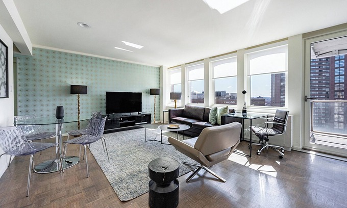 Prudential - St. Botolph Apartamento | Spacious Apartment in Luxury Back Bay Building