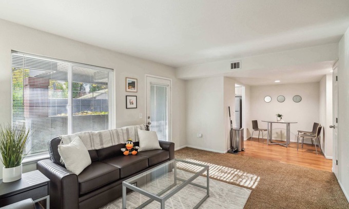 Harlow Apartamento | Spacious Apartment in Prime Location 5mins to DT