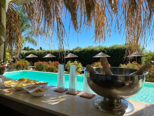 Pozzallo Apartamento | Spacious apartment in Pozzallo, sea view, shared pool