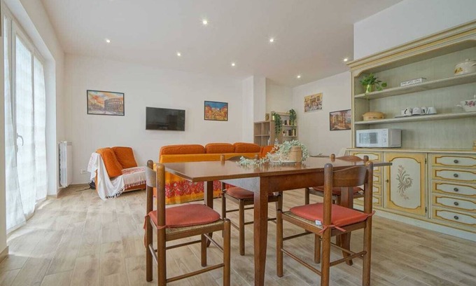 Monterotondo Apartamento | Spacious apartment near Rome, with indoor parking and garden