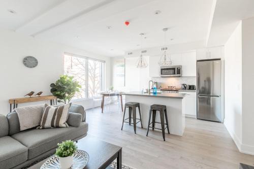 High Park-Swansea Apartamento | Spacious Apartment Near High Park