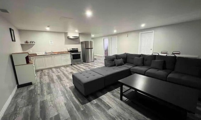 Cochrane Apartamento | Spacious Apartment On Hwy 11 S (Includes all the amenities you need)