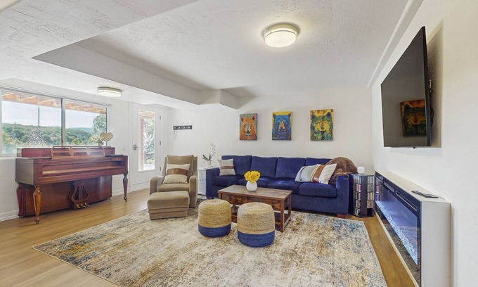Eagle Apartamento | Spacious apartment w/ kitchen, wifi, great location & beautiful backyard
