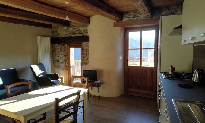 Morinesio Apartamento | Spacious apartment with balcony and wonderful view of the mountains.