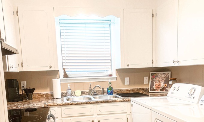 Atmore Apartamento | Spacious Apartment with Private Entrance and Covered Parking