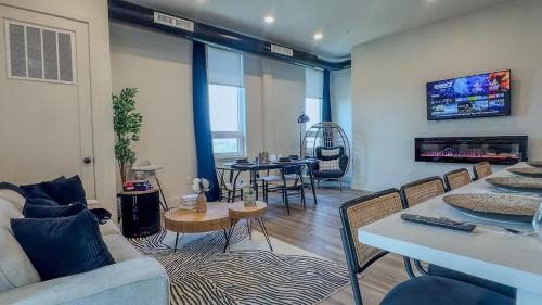 East Orange Apartamento | Spacious APT, Near NYC and Airport & Sleep Big Groups