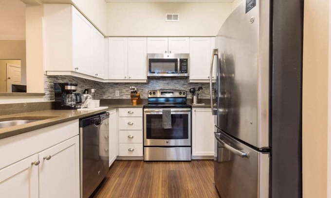 Waltham Apartamento | Spacious Apt with Balcony - ABH-1721