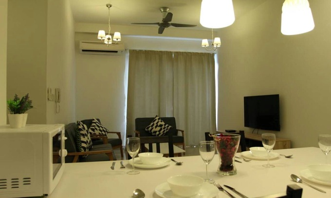 Kampung Sungai Kayu Ara Apartamento | Amplio Apt con Wifi en Bdr Utama PJ