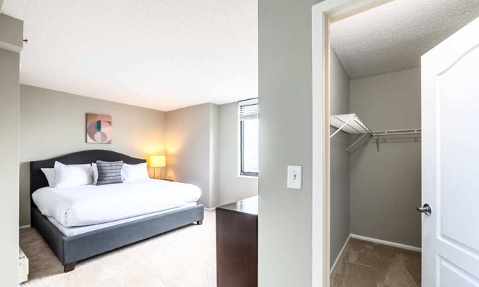 White Plains Apartamento | Spacious Apt with Gym-BSC-219J