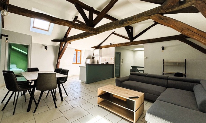 Bourges Apartamento | Apartamento-Baño con ducha-Vista a la Ciudad