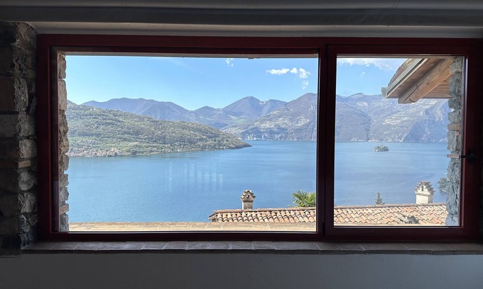Sale Marasino Apartamento | ÁTICO ESPACIOSO CON PISCINA Y HERMOSA VISTA AL LAGO