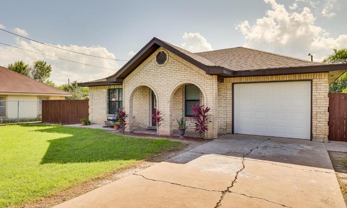 San Juan Casa | Spacious Backyard San Juan Home Near Border!