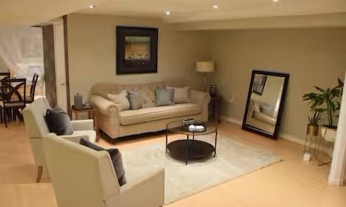 Pickering Apartamento | Spacious Basement Apt Open Concept wth Separate Entrance No Walls Dividing Rooms