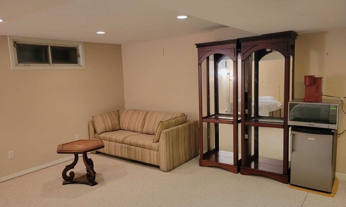 Saint-Laurent Casa | Spacious basement with indoor garage