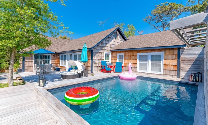 Ocean Bay Park Casa | Nueva piscina / jacuzzi en un área tranquila al aire libre con una increíble suite principal