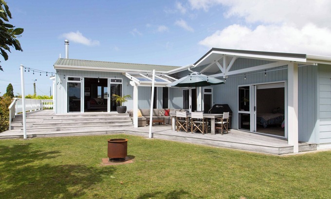 Tairua Casa | Spacious beach house retreat on Hornsea. A short walk to town, estuary & beach.